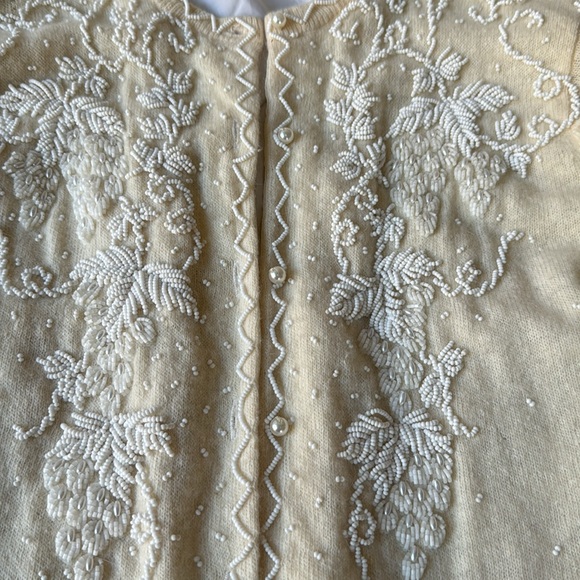 Vintage beaded cream button down sweater/cardigan - Picture 6 of 6